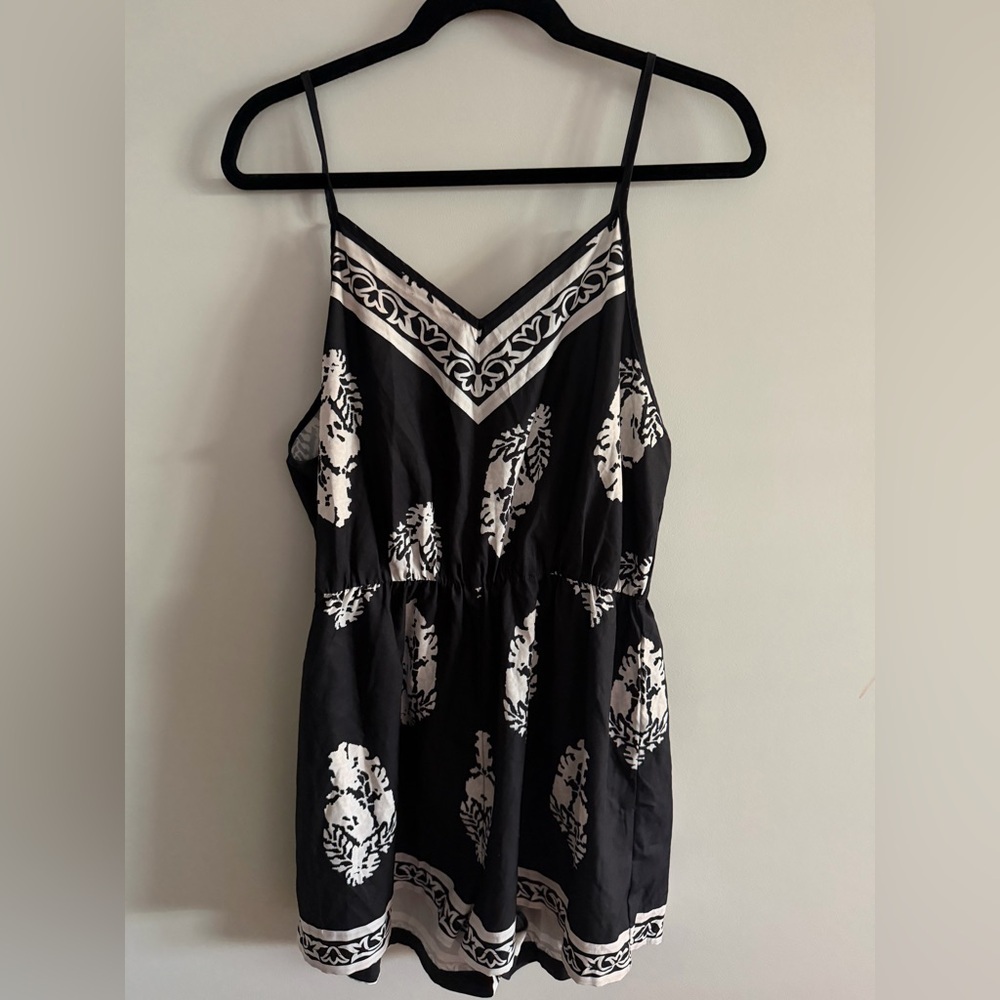 CUPSHE black and white chic feather boho patterned beach romper